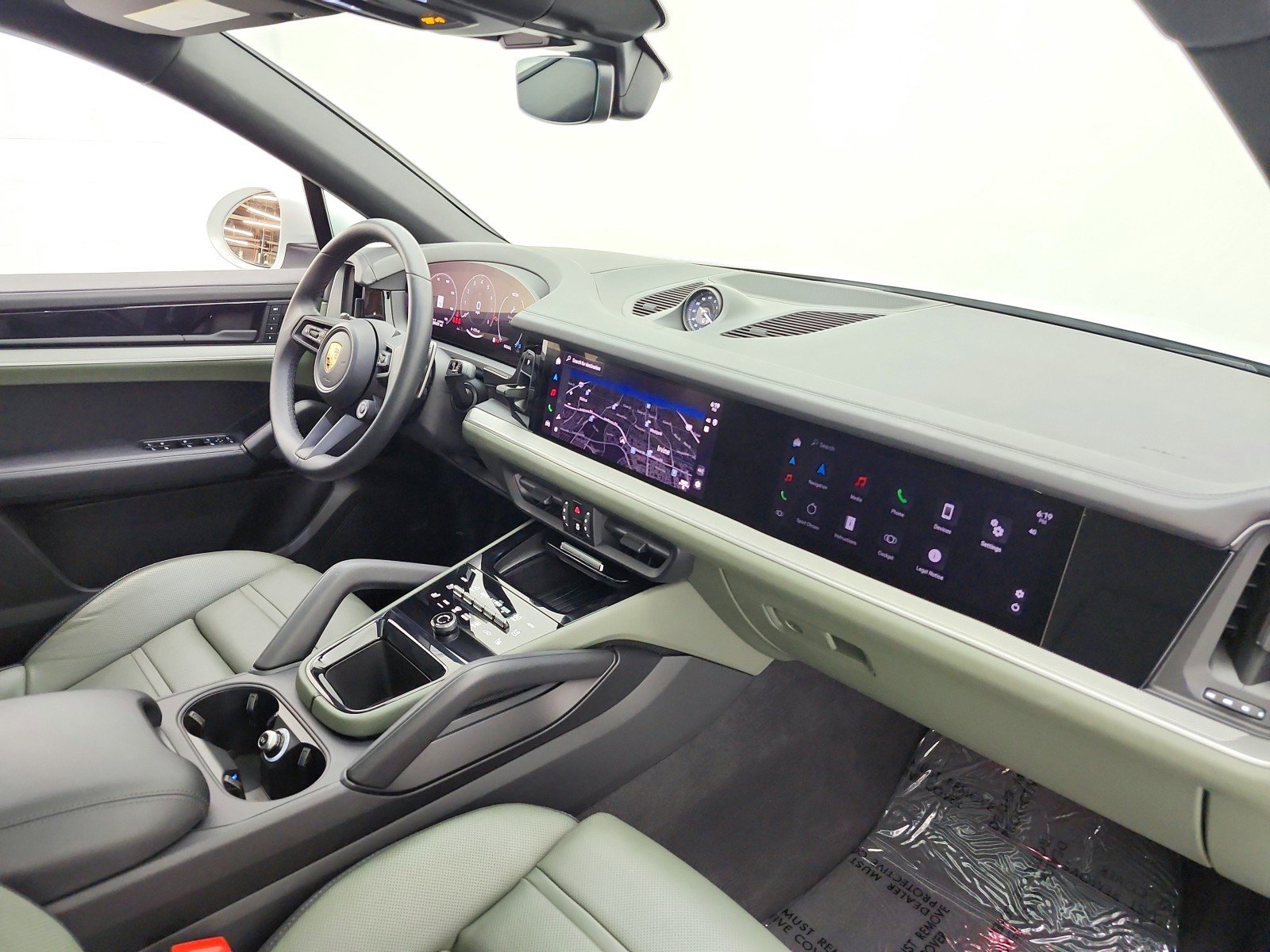 Used 2024 Porsche Cayenne Coupe image 28