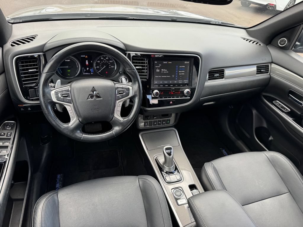 Used 2020 Mitsubishi Outlander 4WD Plug-In Hybrid image 11