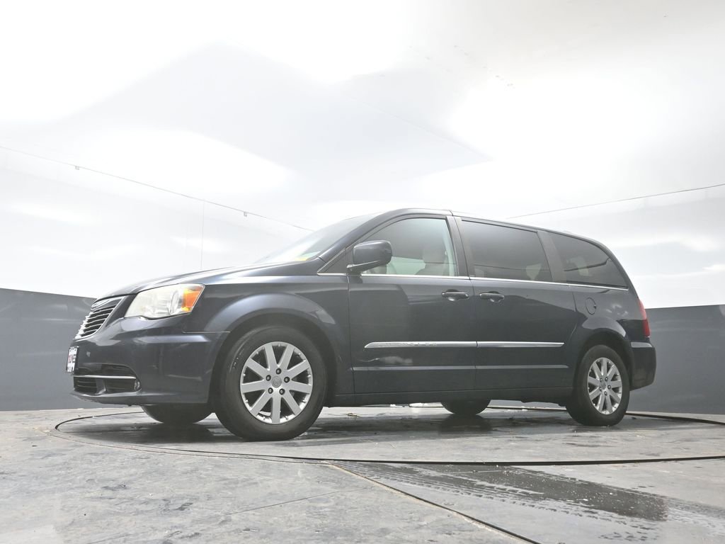 Used 2013 Chrysler Town & Country Touring image 51