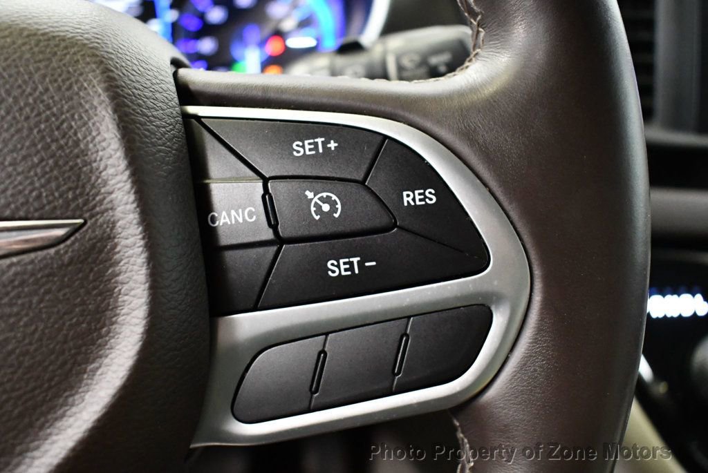 Used 2017 Chrysler Pacifica Touring-L image 34