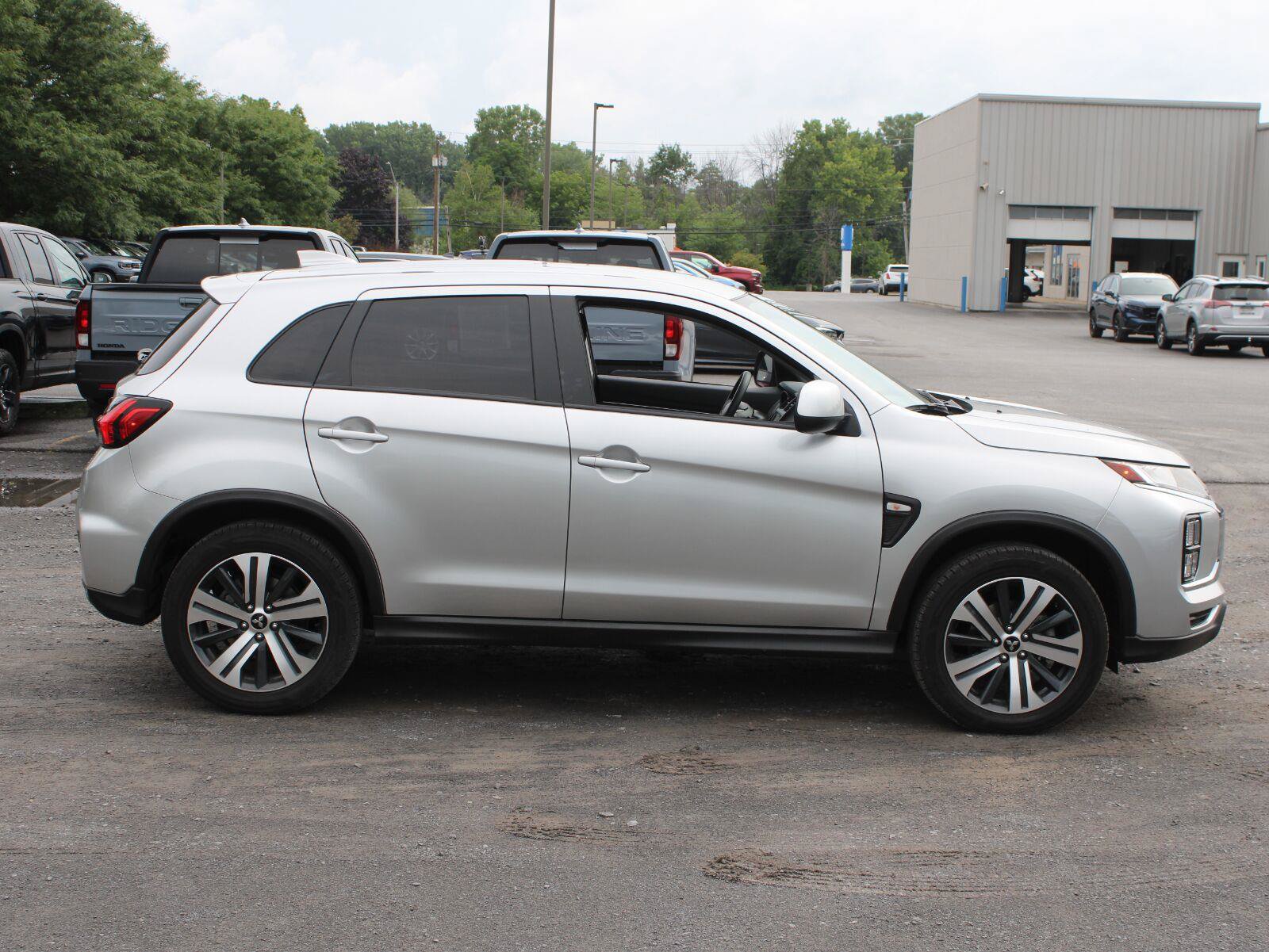 Used 2024 Mitsubishi Outlander Sport ES AWD/4WD image 4