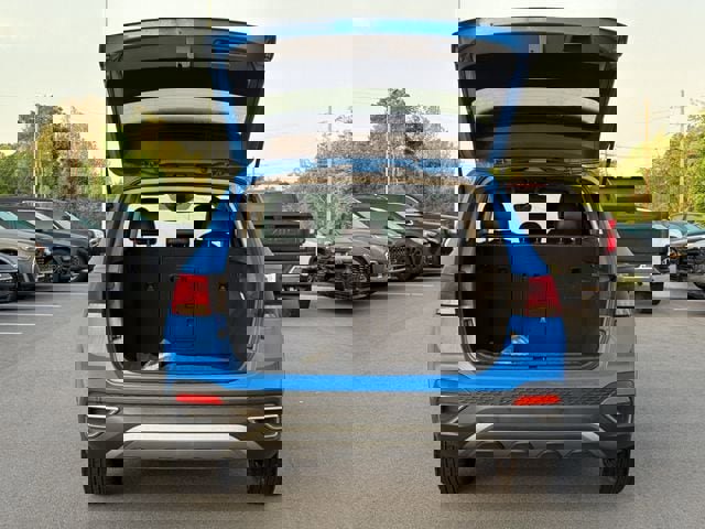 Used 2023 Volkswagen Taos SE image 14