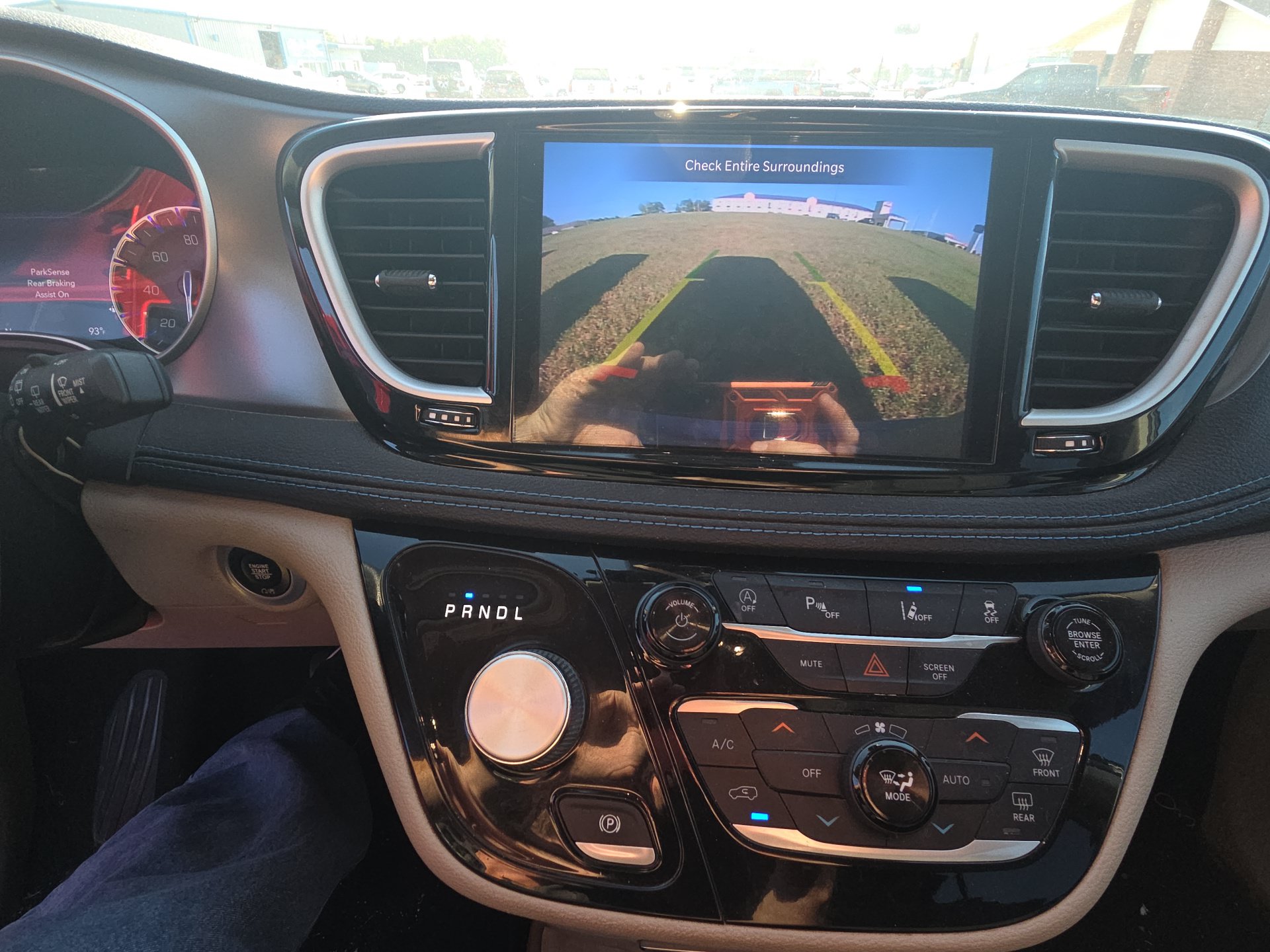 Used 2021 Chrysler Pacifica Touring FWD image 11