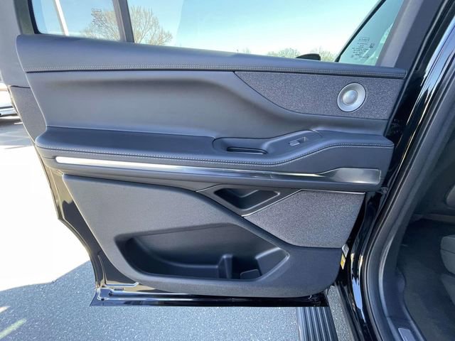 New 2026 Lincoln Navigator L Reserve w/ Jet Appearance Package image 9