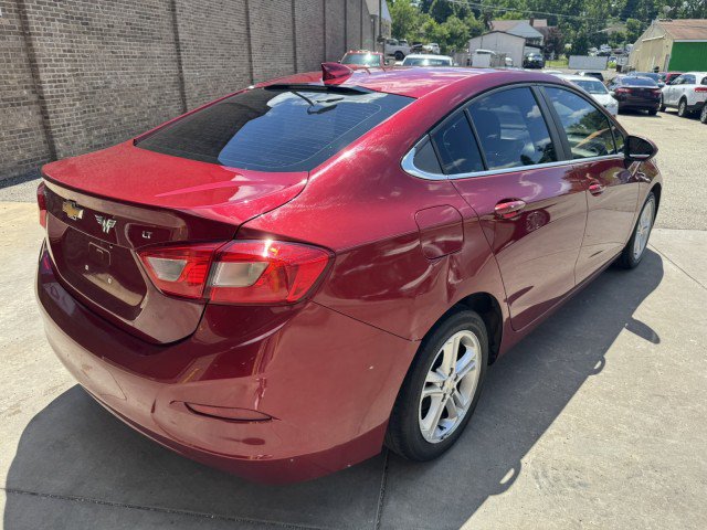 Used 2018 Chevrolet Cruze LT w/ Convenience Package FWD image 3