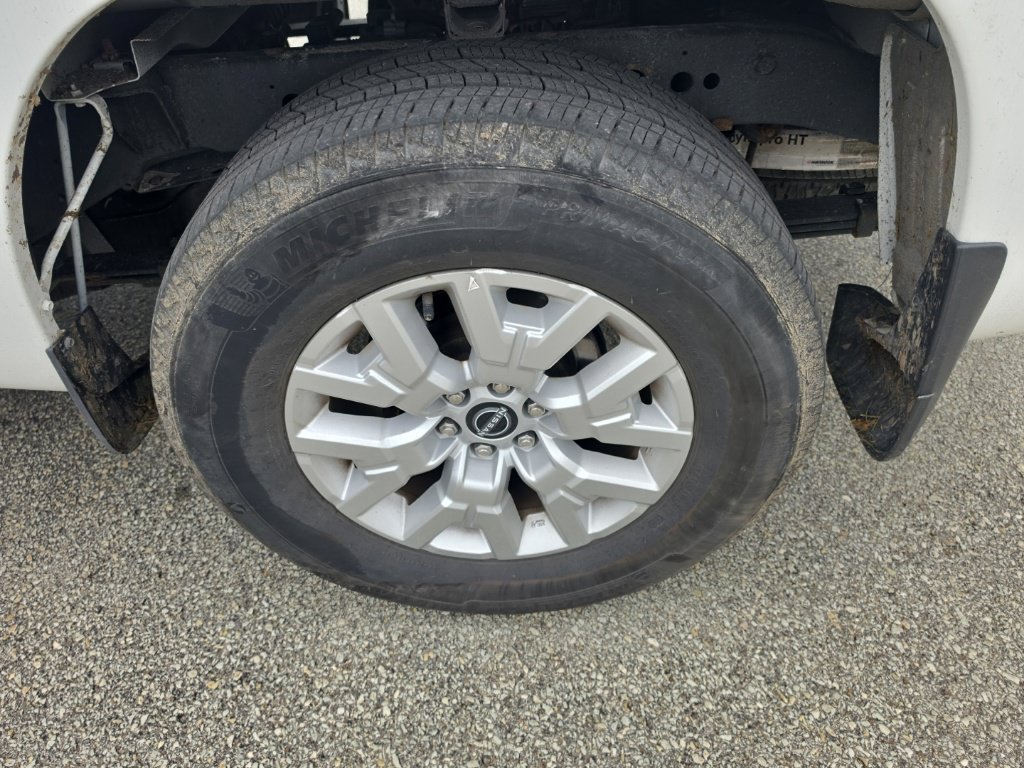 Used 2024 Nissan Frontier SV AWD/4WD image 12