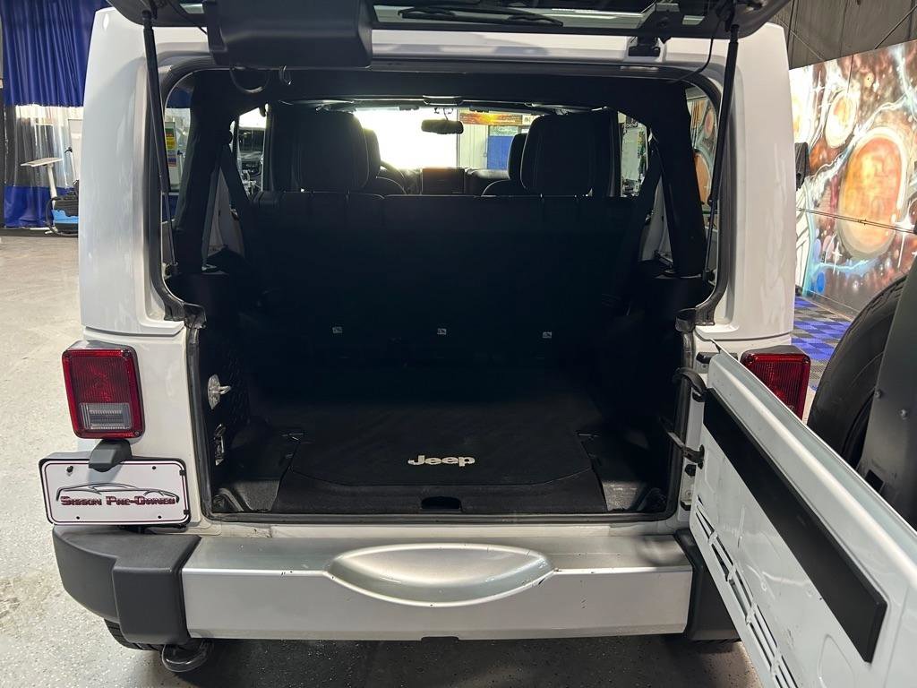 Used 2017 Jeep Wrangler Unlimited Sahara w/ Connectivity Group image 20