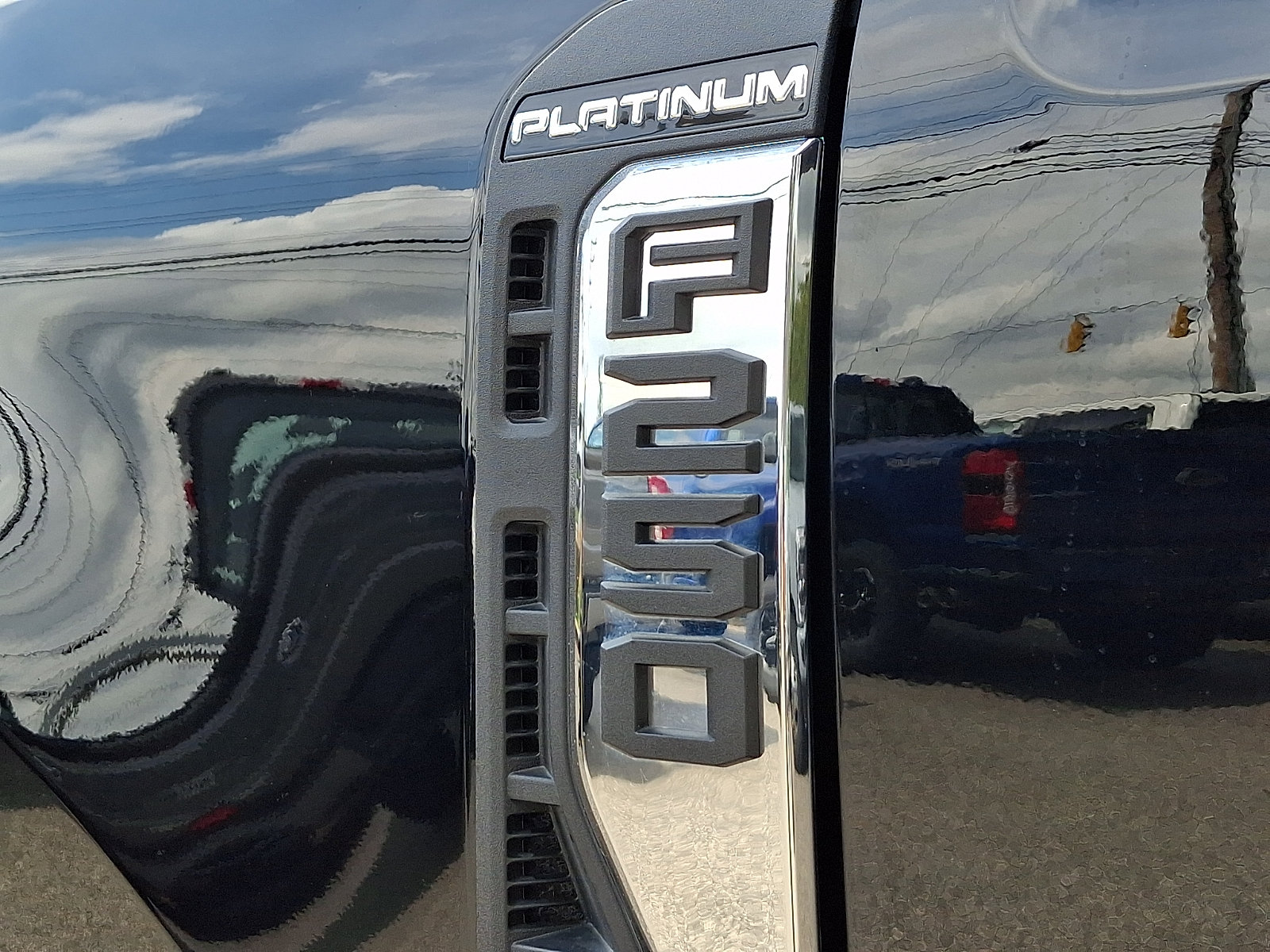 Used 2024 Ford F250 Platinum w/ FX4 Off-Road Package AWD/4WD image 31