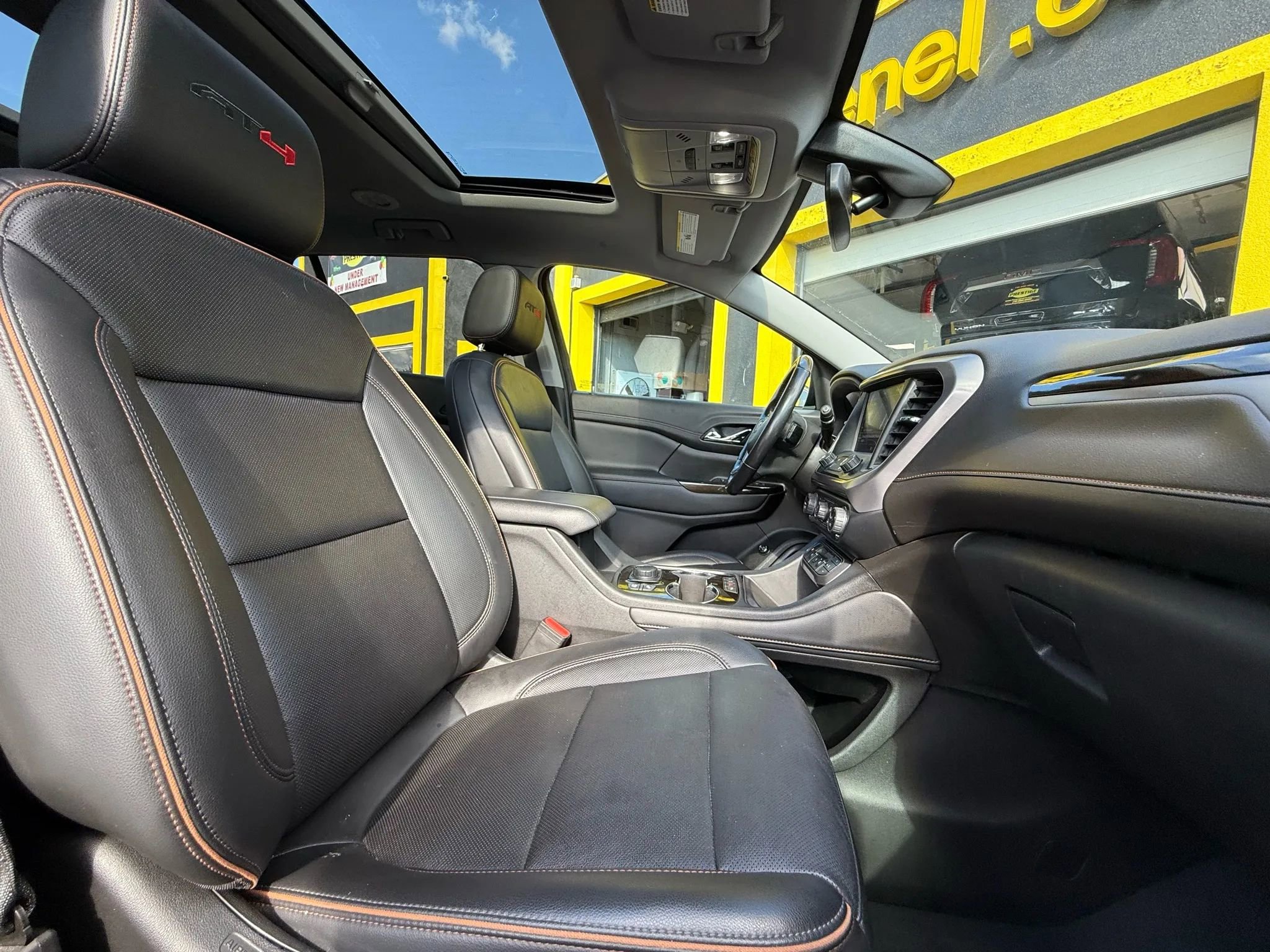 Used 2022 GMC Acadia AT4 w/ Technology Package image 20