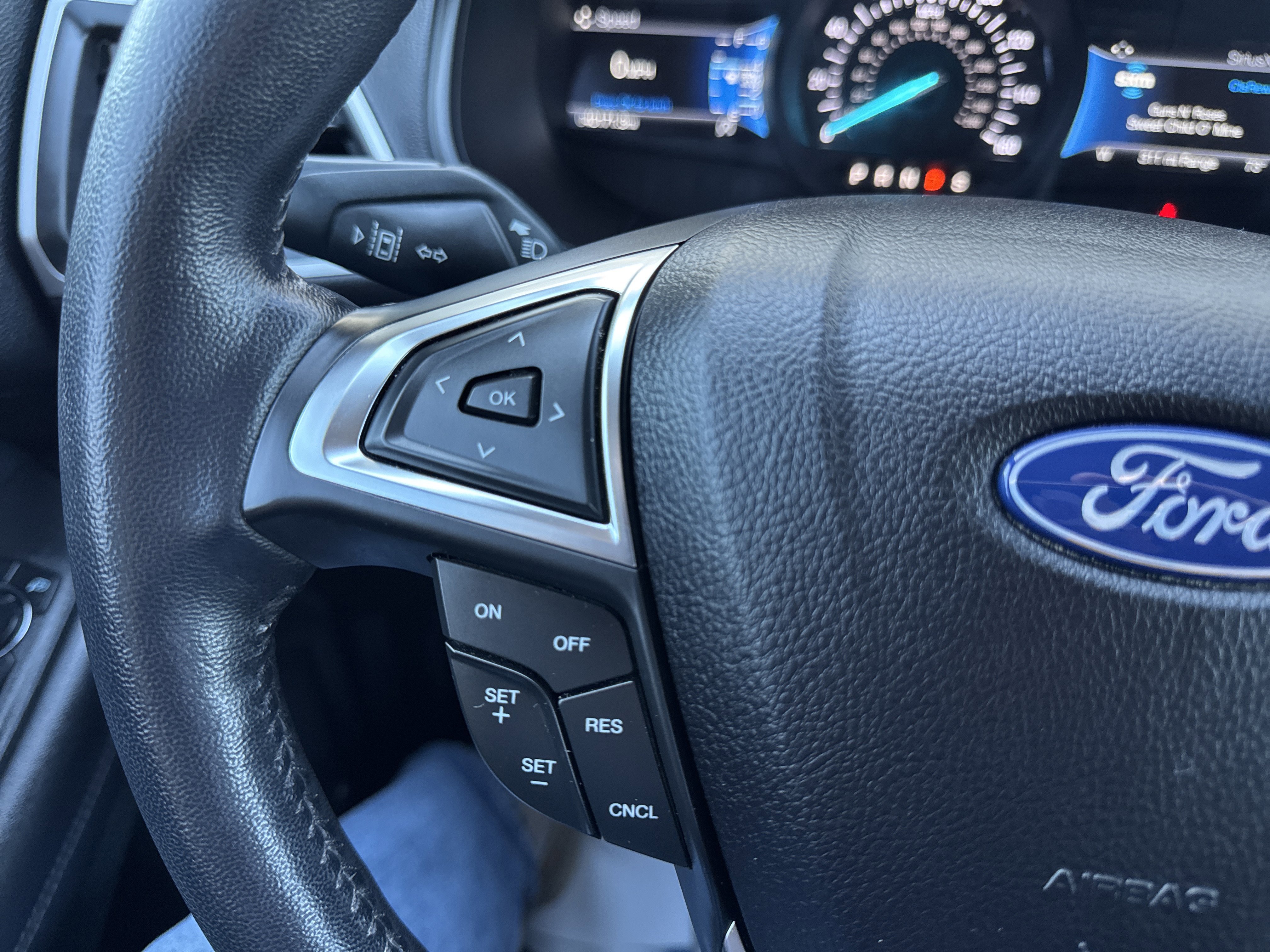 Used 2023 Ford Edge SEL w/ Sport Appearance Package image 25