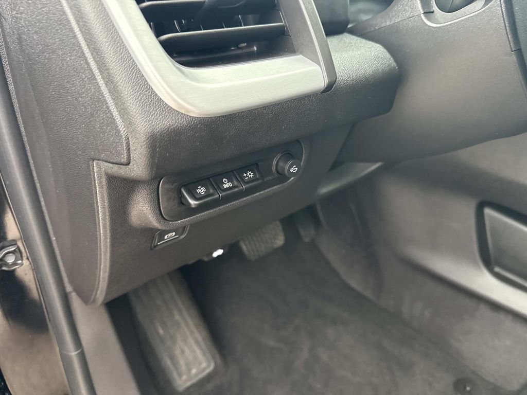 Used 2024 GMC Terrain SLT w/ Infotainment Package II image 23