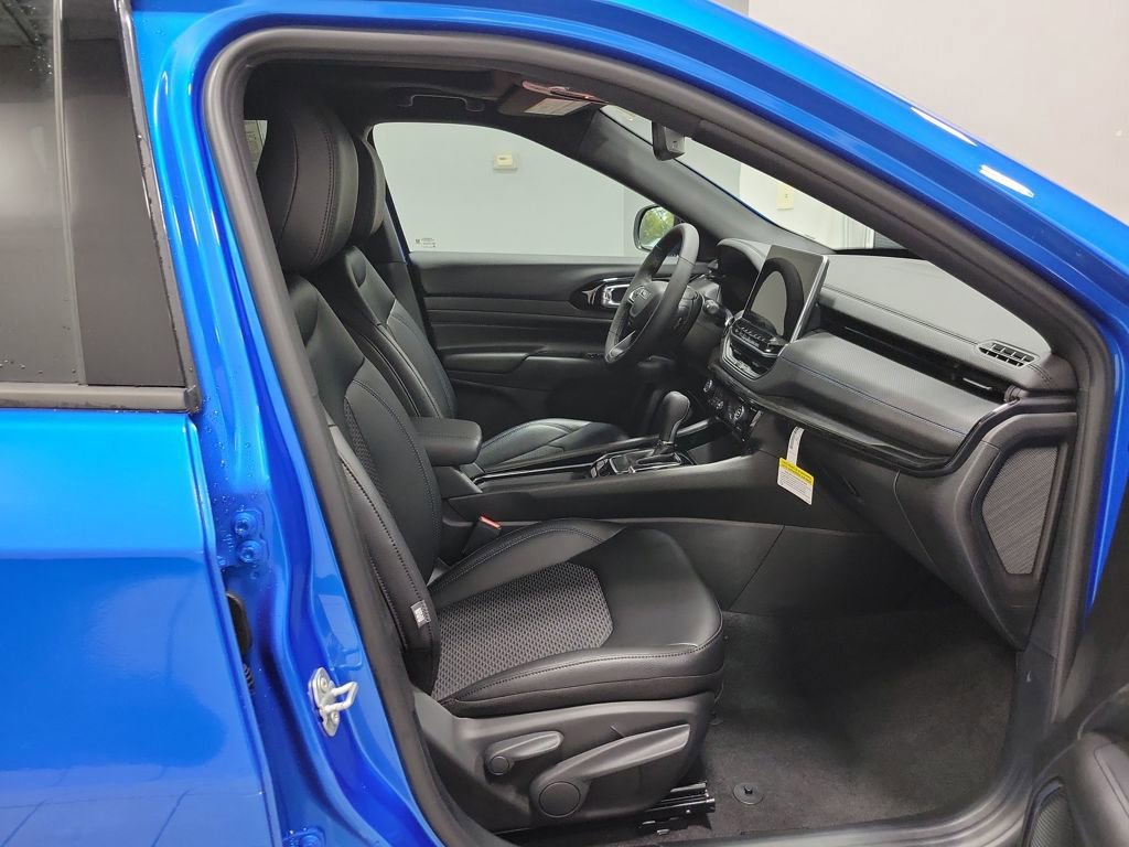 New 2025 Jeep Compass Latitude w/ Sun & Sound Group image 9