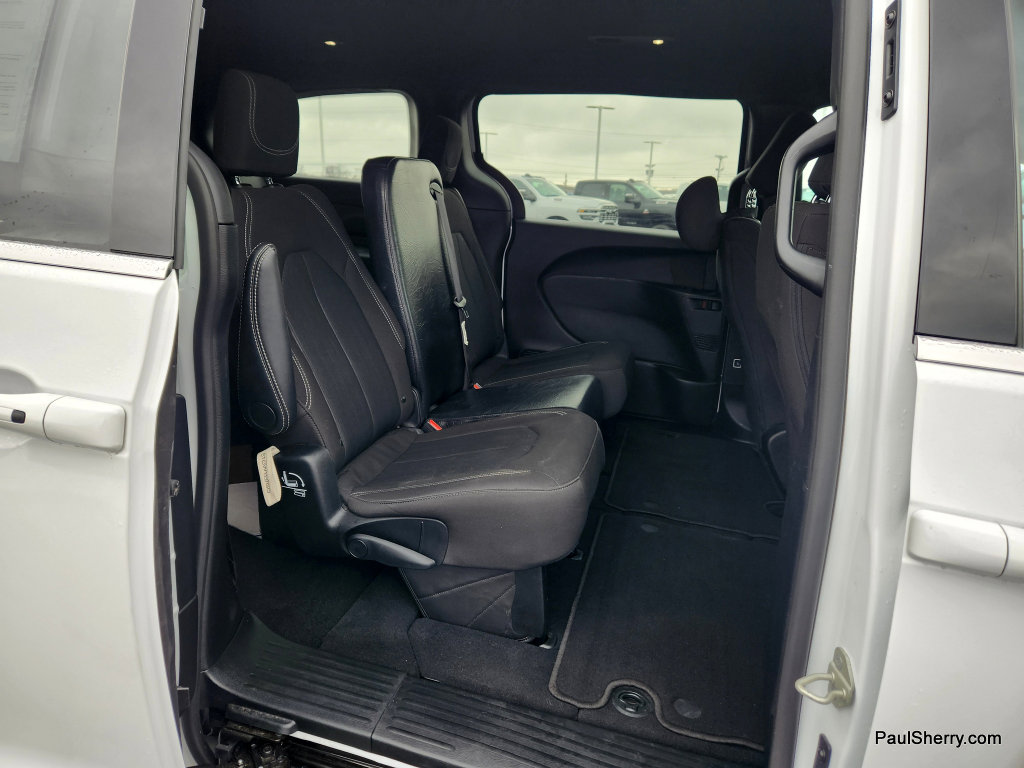Used 2024 Chrysler Pacifica Touring image 53