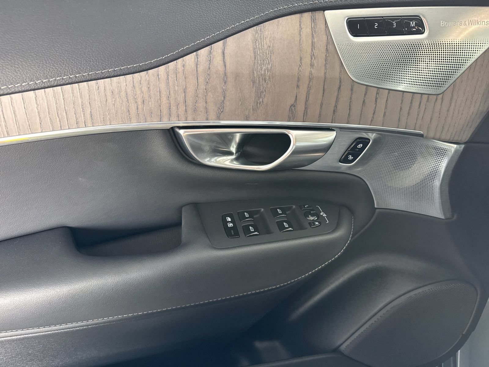 Certified 2023 Volvo XC90 T8 Ultimate w/ Lounge Package AWD/4WD image 17