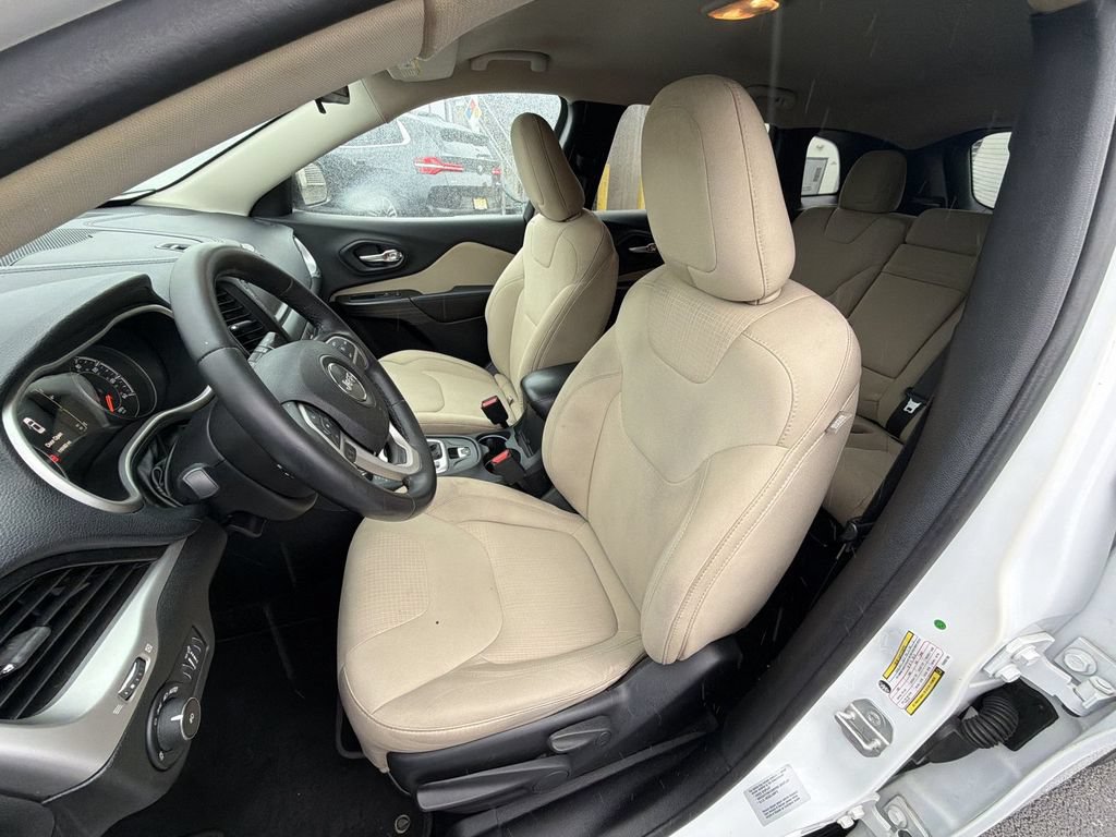 Used 2015 Jeep Cherokee Latitude AWD/4WD image 19