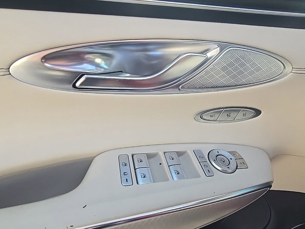 Used 2023 Genesis GV70 2.5T w/ Select Package image 11