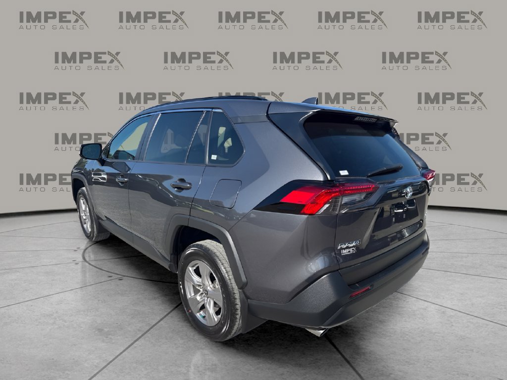 Used 2023 Toyota RAV4 XLE AWD/4WD image 3