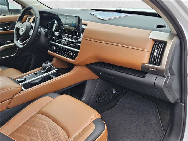 Used 2025 Nissan Pathfinder Platinum image 23