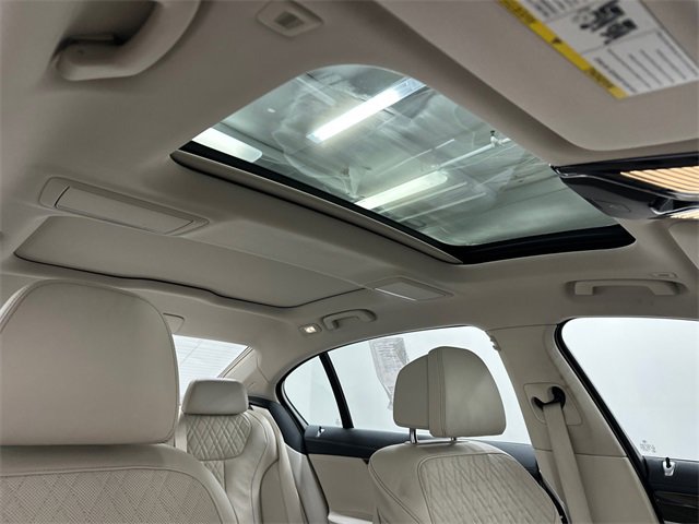 Used 2022 BMW 750i xDrive image 10