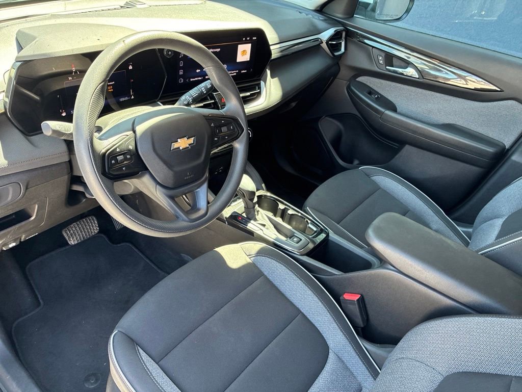 Used 2025 Chevrolet TrailBlazer LT FWD image 18