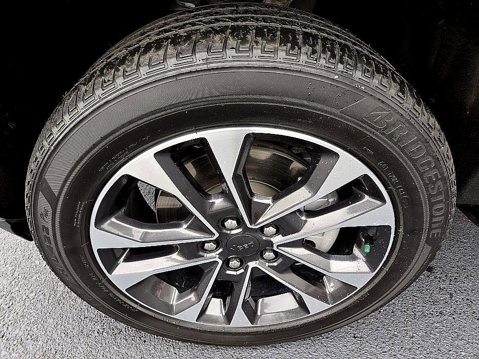 Used 2023 Jeep Grand Cherokee L Overland image 20