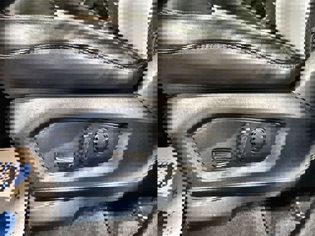 Used 2022 Ford Explorer XLT w/ Equipment Group 202A image 13