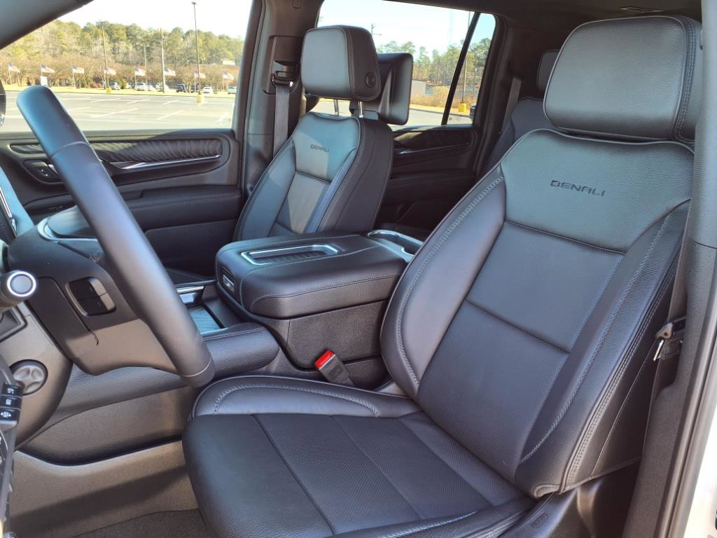 Used 2024 GMC Yukon XL Denali w/ Denali Reserve Package image 3