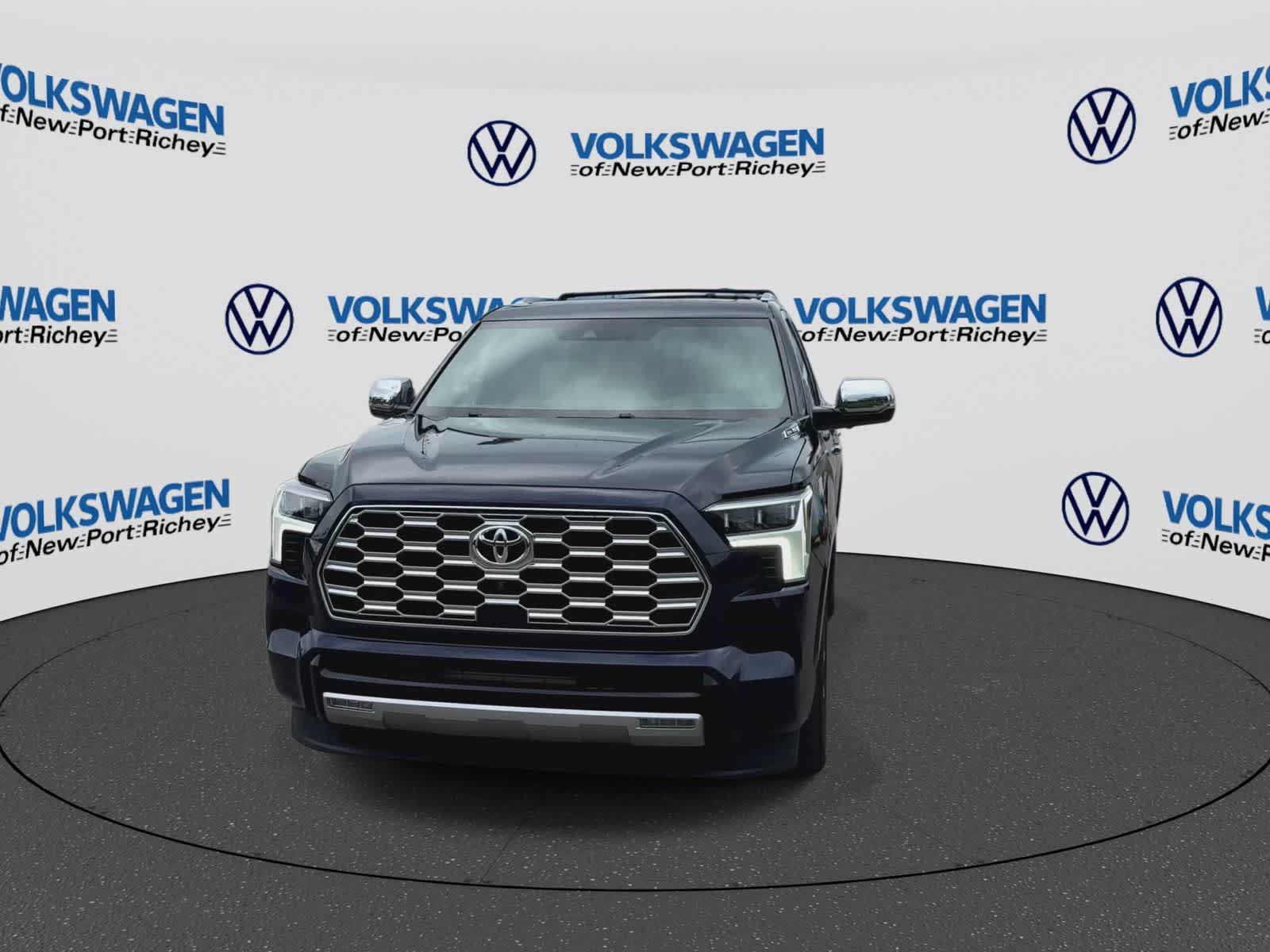 Used 2025 Toyota Sequoia Capstone AWD/4WD image 3