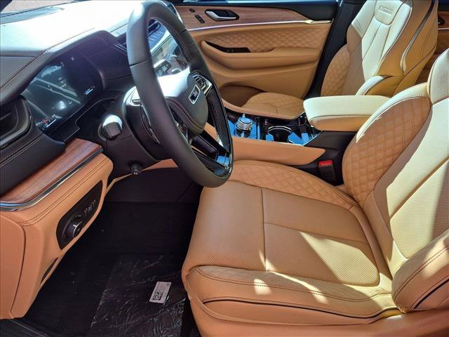 New 2027 Jeep Grand Cherokee Summit AWD/4WD image 4