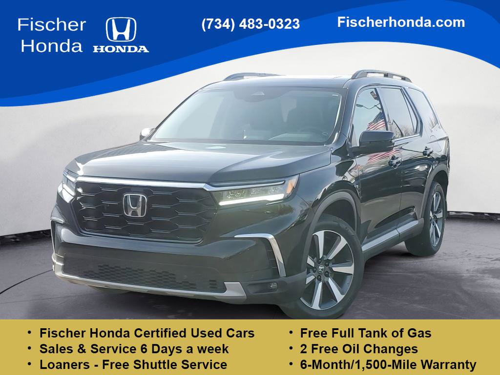Used 2025 Honda Pilot Touring image 1