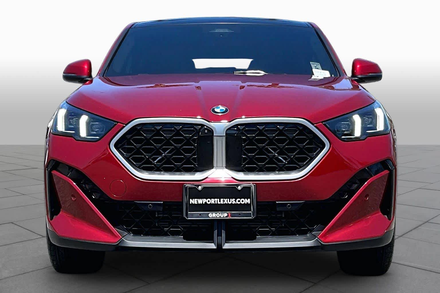 Used 2025 BMW X2 xDrive28i w/ Premium Package AWD/4WD image 3