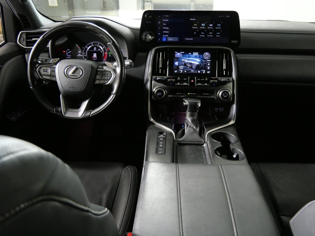 Used 2023 Lexus LX 600 4WD w/ Luxury Package image 22