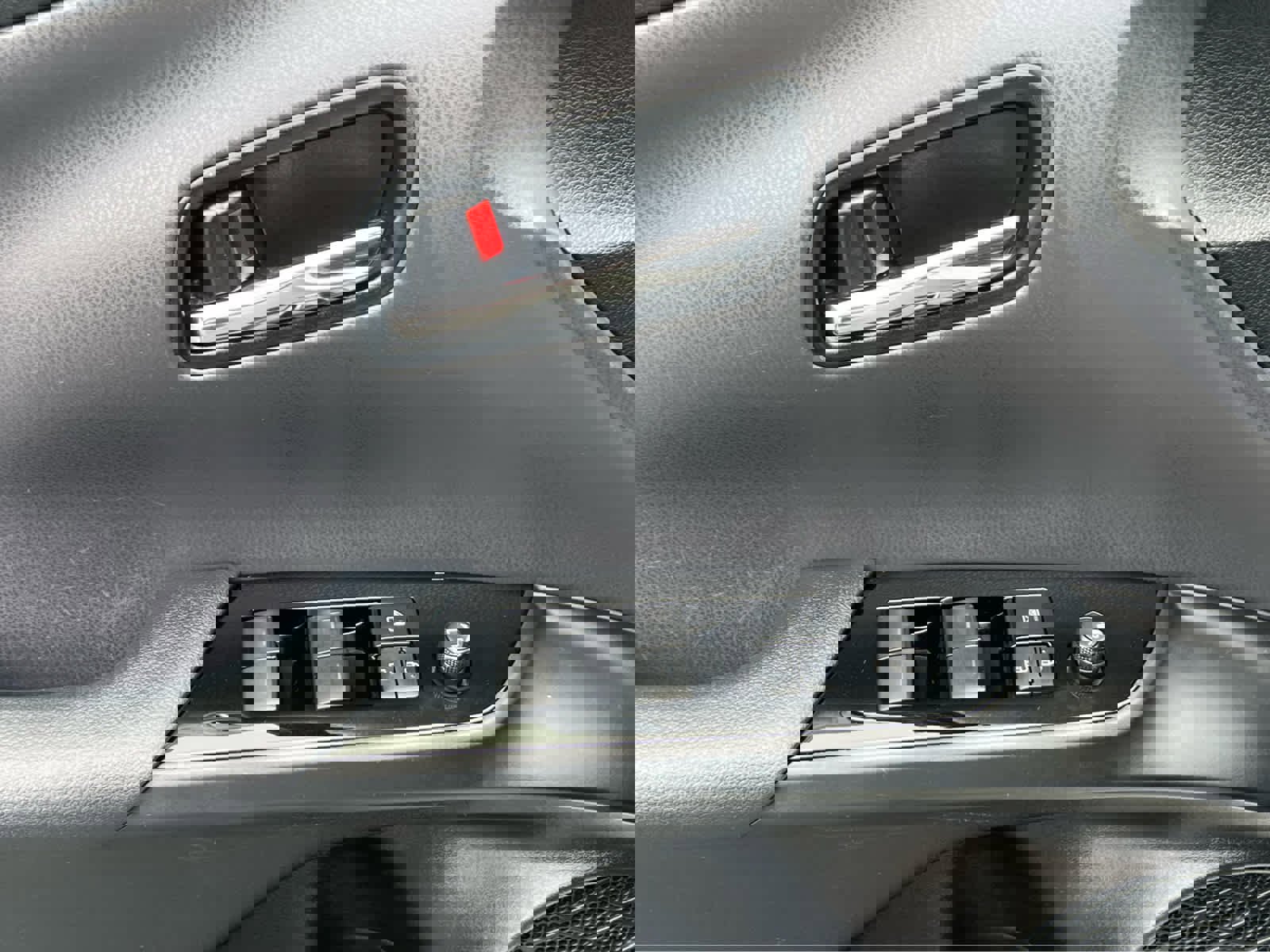 Used 2019 Toyota Prius LE image 29