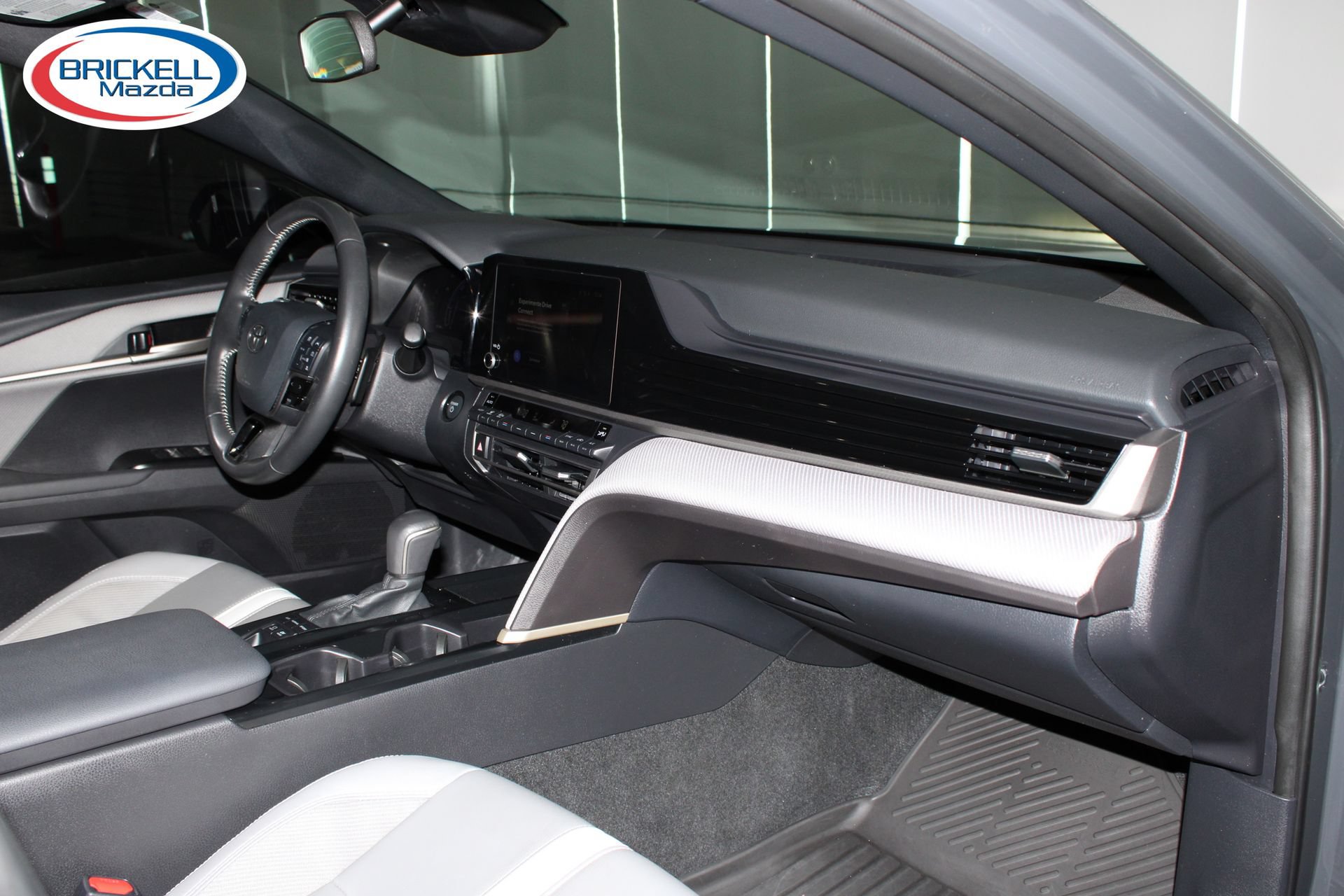 Used 2025 Toyota Camry SE FWD image 14