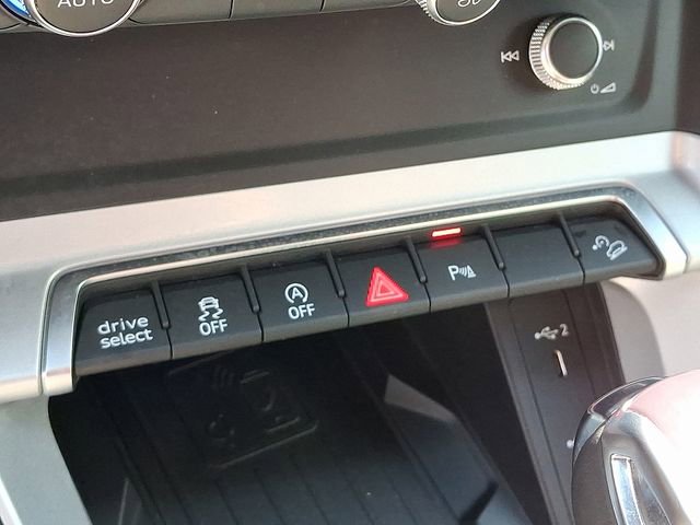 Used 2022 Audi Q3 2.0T Premium Plus image 29