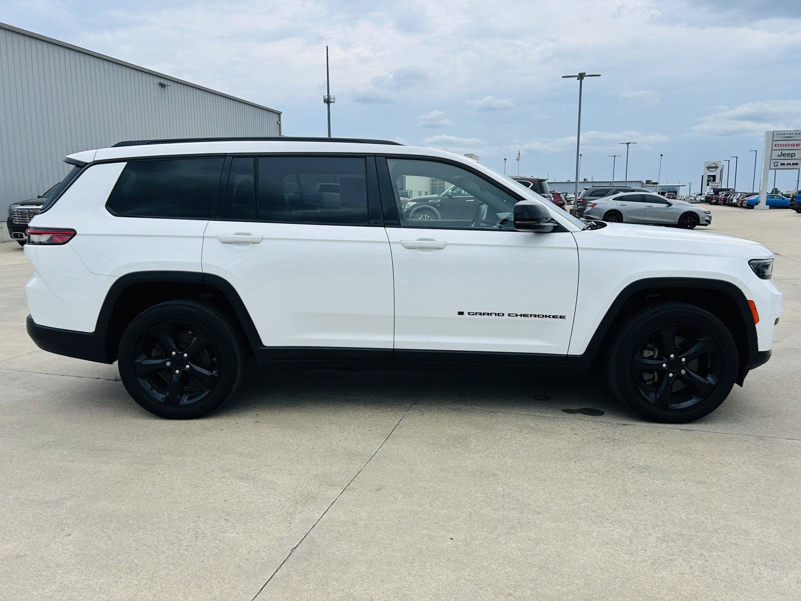 Used 2023 Jeep Grand Cherokee L Laredo AWD/4WD image 42