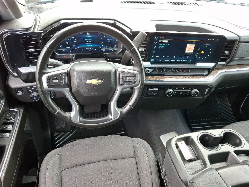 Used 2024 Chevrolet Silverado 2500 LT AWD/4WD image 2