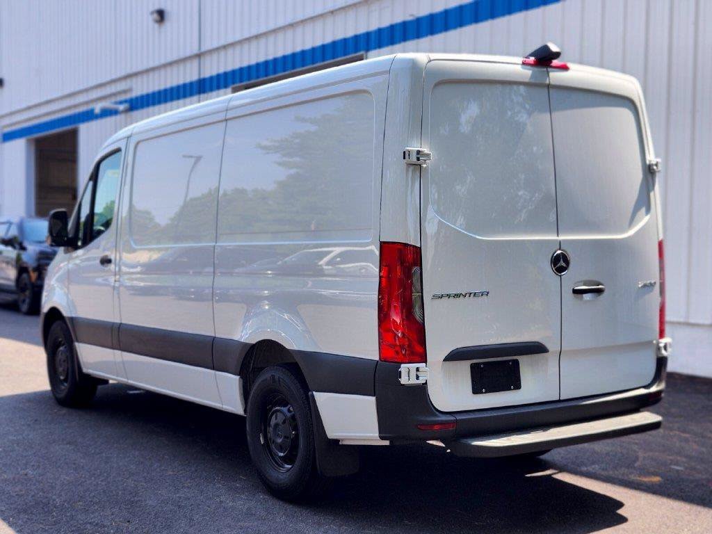 Used 2025 Mercedes-Benz Sprinter 2500 image 3