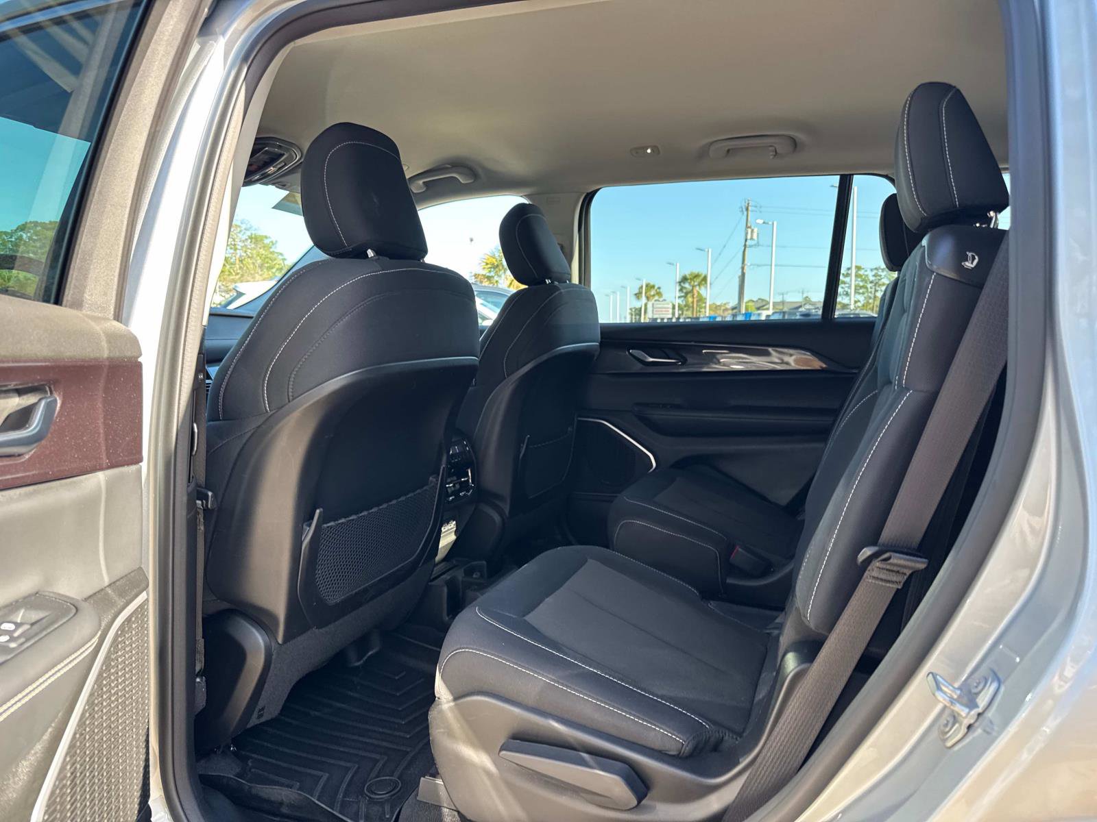 Certified 2022 Jeep Grand Cherokee L Laredo w/ Luxury Tech Group I image 16