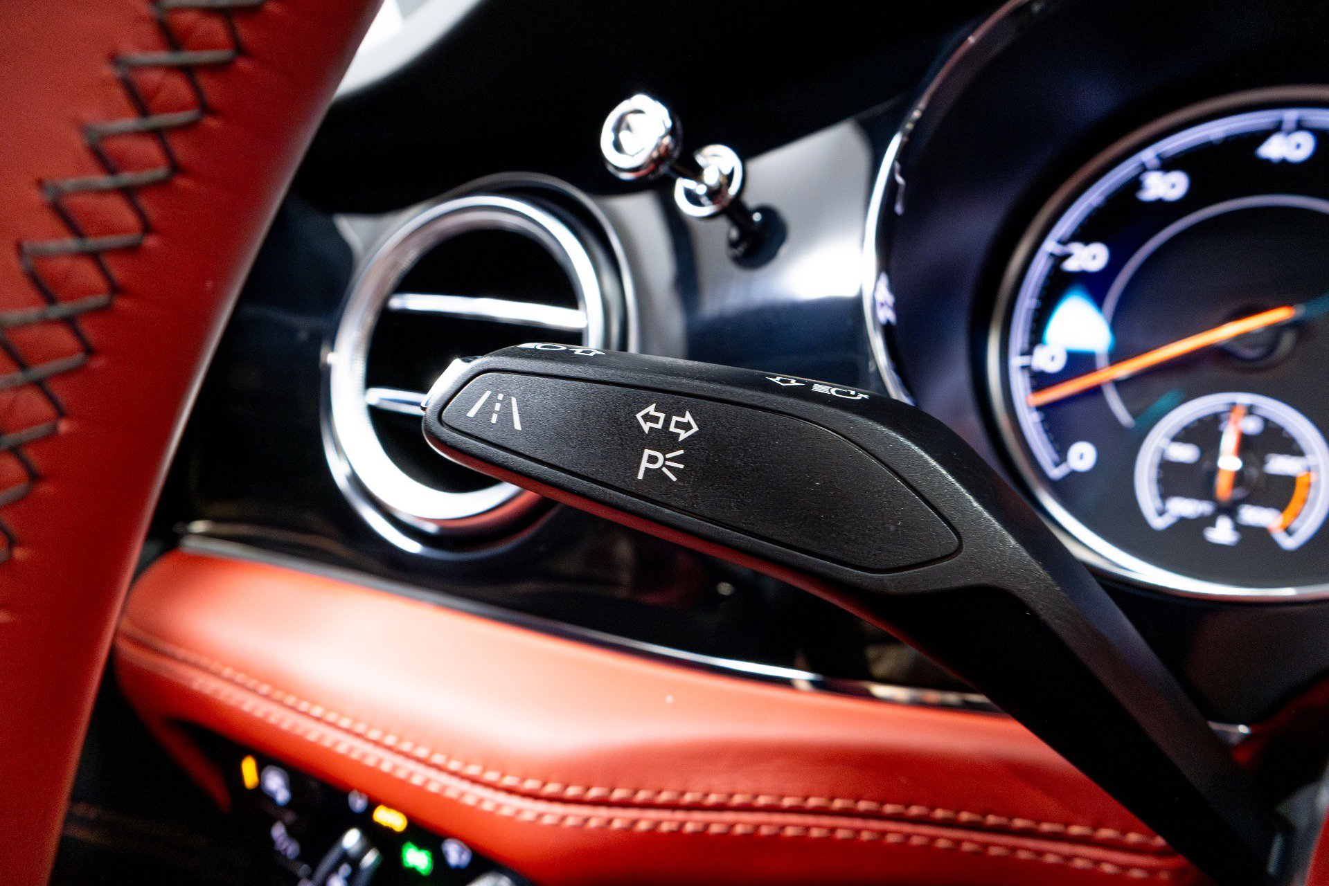 Used 2020 Bentley Bentayga image 65