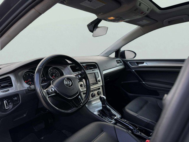 Used 2017 Volkswagen Golf SE image 19