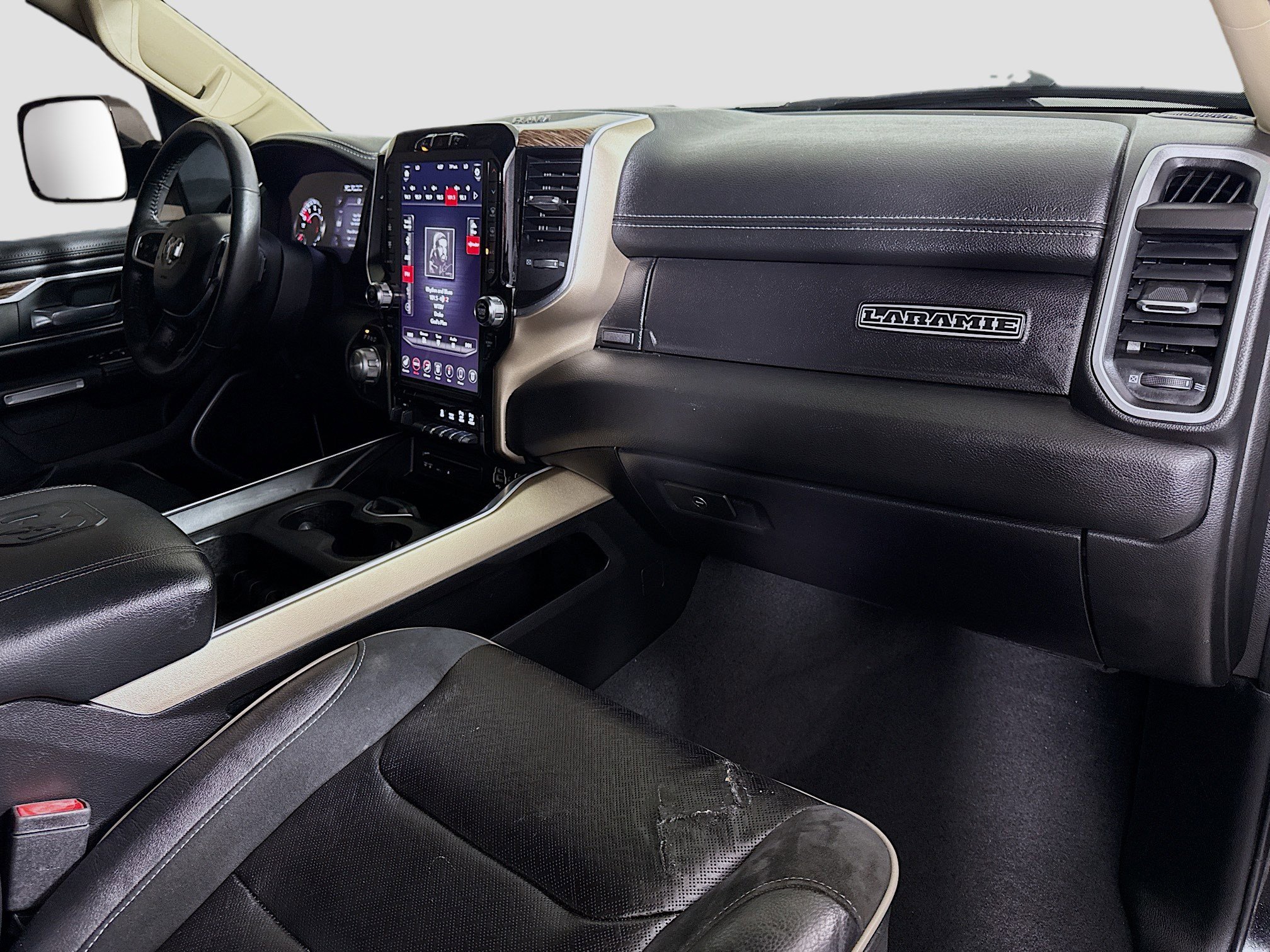 Used 2019 RAM 1500 Laramie image 30