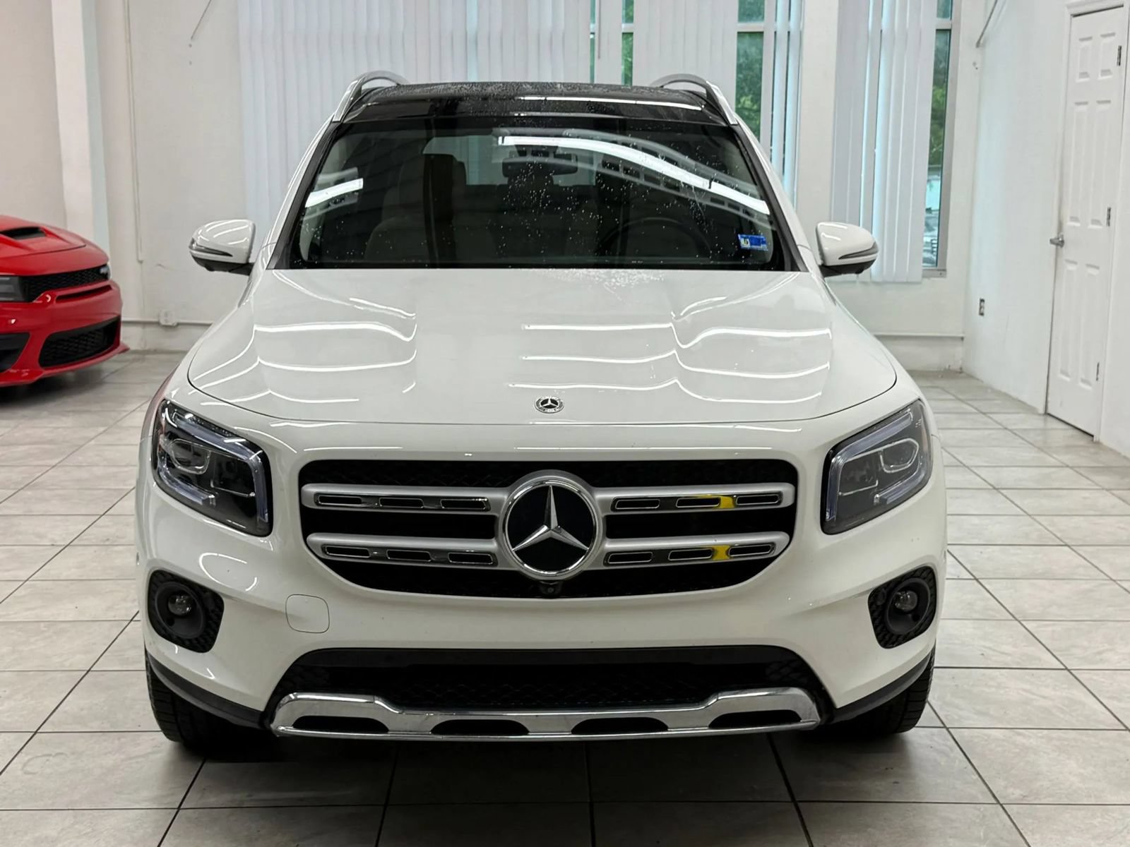 Used 2023 Mercedes-Benz GLB 250 w/ Premium Package image 2