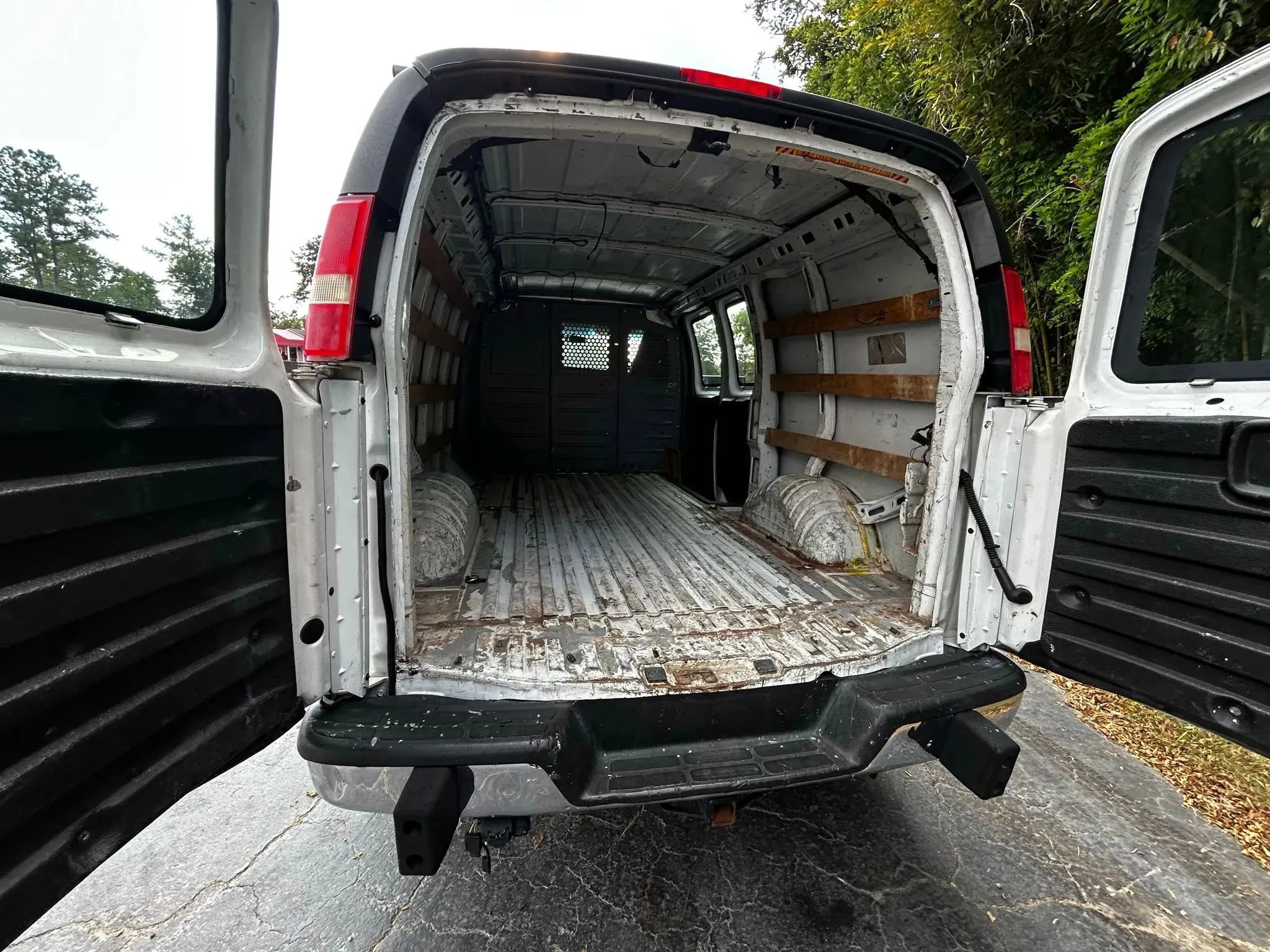 Used 2017 GMC Savana 2500 RWD image 13