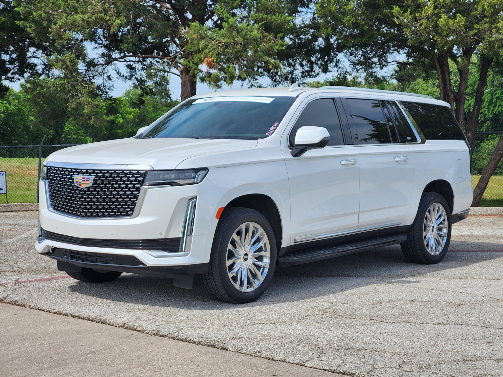 Certified 2024 Cadillac Escalade ESV Luxury RWD image 2