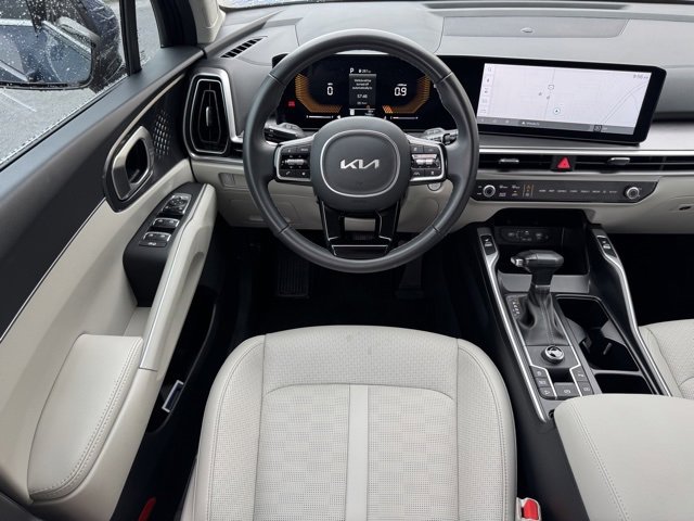 Used 2025 Kia Sorento S image 13