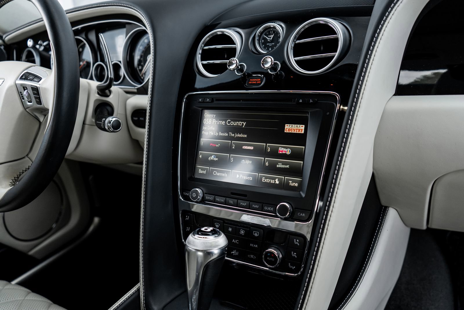 Used 2018 Bentley Flying Spur V8 image 45