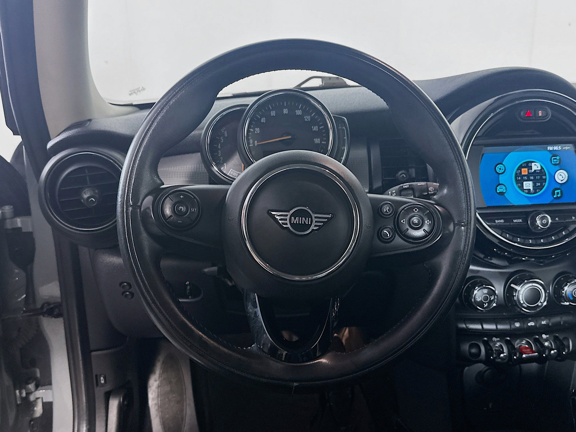 Used 2021 MINI Cooper 2-Door Hardtop w/ Storage Package image 17