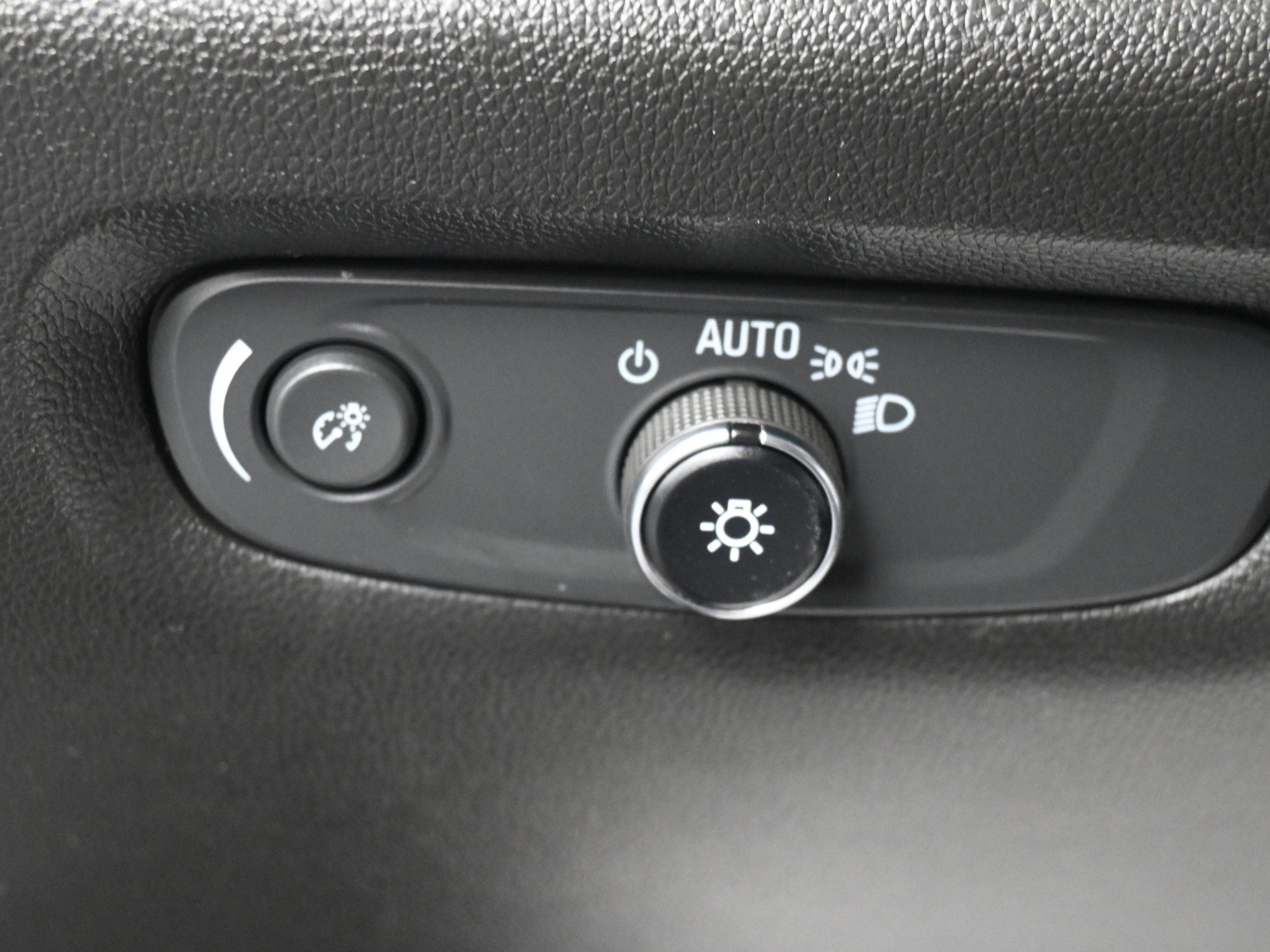 Used 2023 Chevrolet Traverse LT w/ LT Premium Package image 21