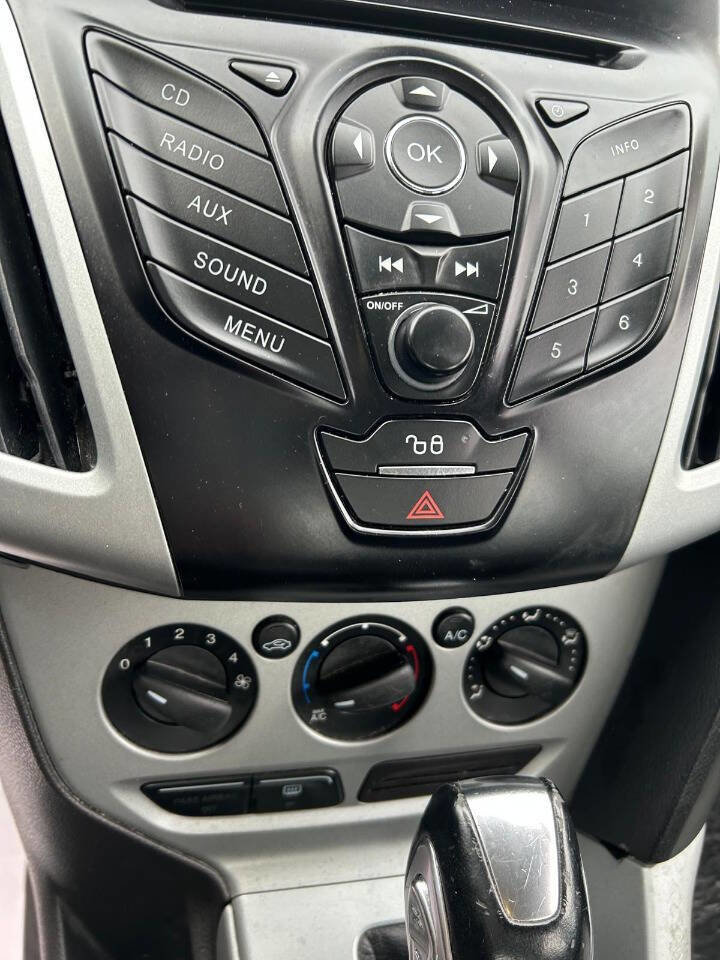 Used 2012 Ford Focus SE w/ SE Sport Pkg image 25